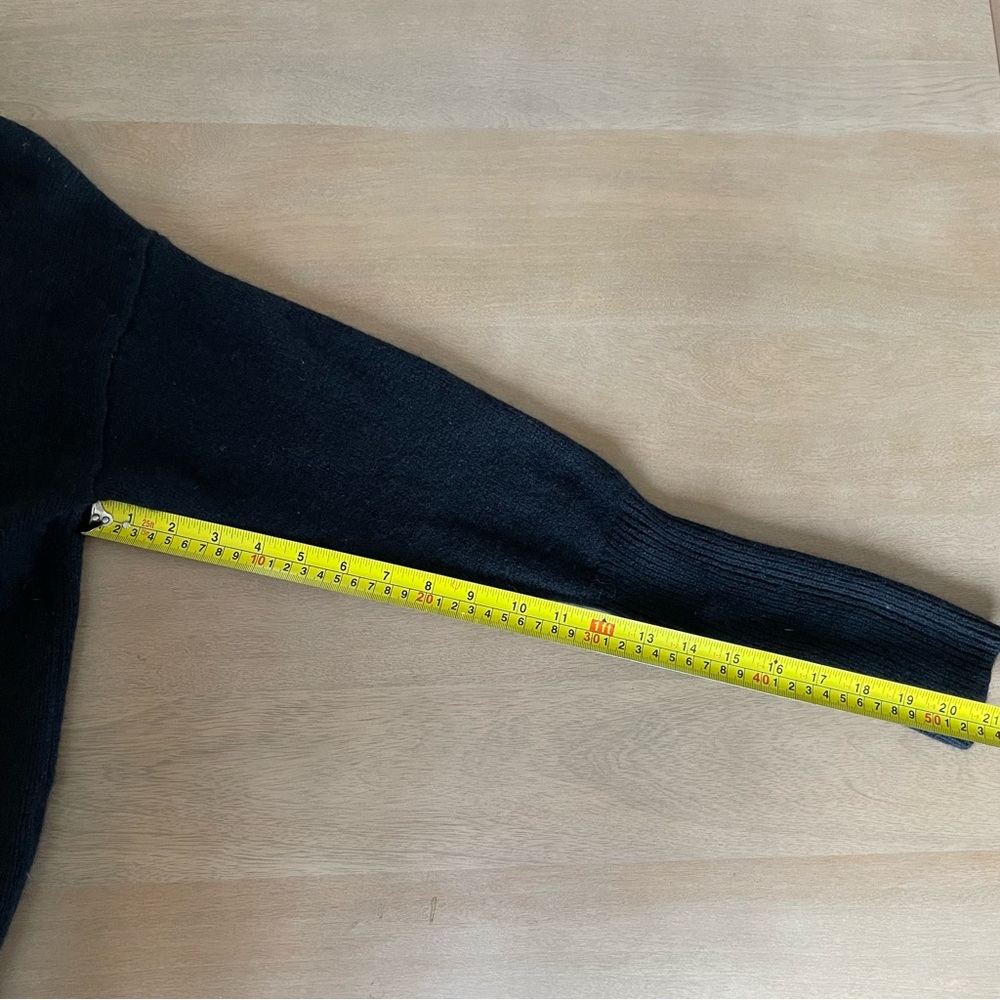 Aritzia Wilfred Luxe 100% Cashmere Cyprie Sweater Black - Picture 12 of 12